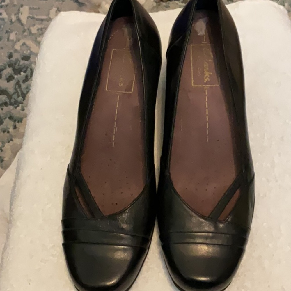 P312. Clark’s Everyday Black Pumps |7N